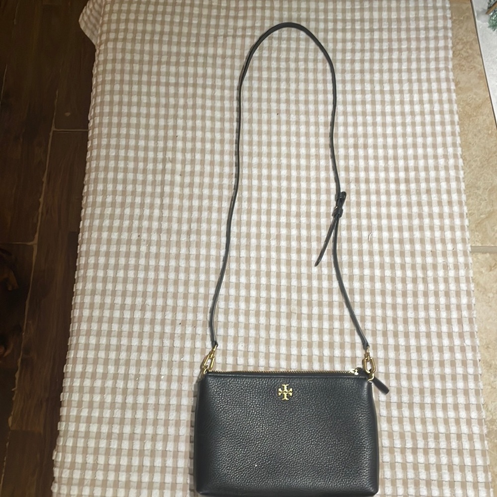 Tory Burch Mercer pebbled wallet crossbody